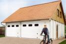 Großgarage mit 38° Satteldach, Dachausbau für z.B. Wohnzwecke möglich, elektrisch betriebene Sektionaltore